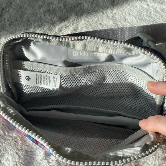Lululemon 1L Everywhere Belt Bag Flower Glide Multi/Vapor NWOT - Picture 3 of 6